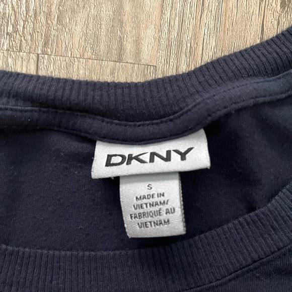 DKNY short sleeve top with detailing on the sleeves - Picture 3 of 5